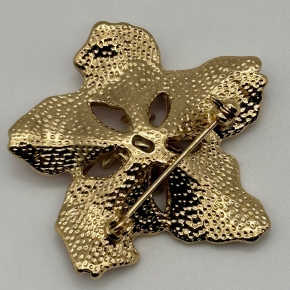 Vintage Poinsettia Brooch Red Enamel and Gold Tone Unmarked, Circa 1990s Festive - Picture 9 of 11